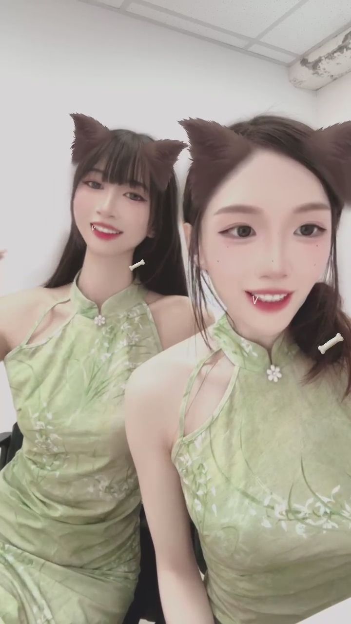  : 雙倍的甜蜜爆擊！這波愛心你接得住嗎？💖 #旗袍 #雙倍快樂 #心動