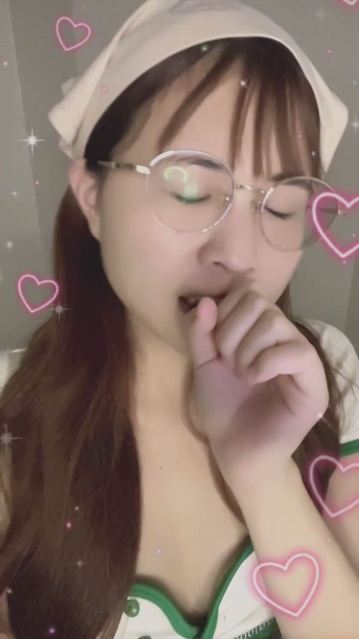 _yiayia_ : 這手勢太犯規了吧...！充滿暗示的超害羞互動，你能撐過幾秒？🔥 #挑逗 #性感手勢 #福利