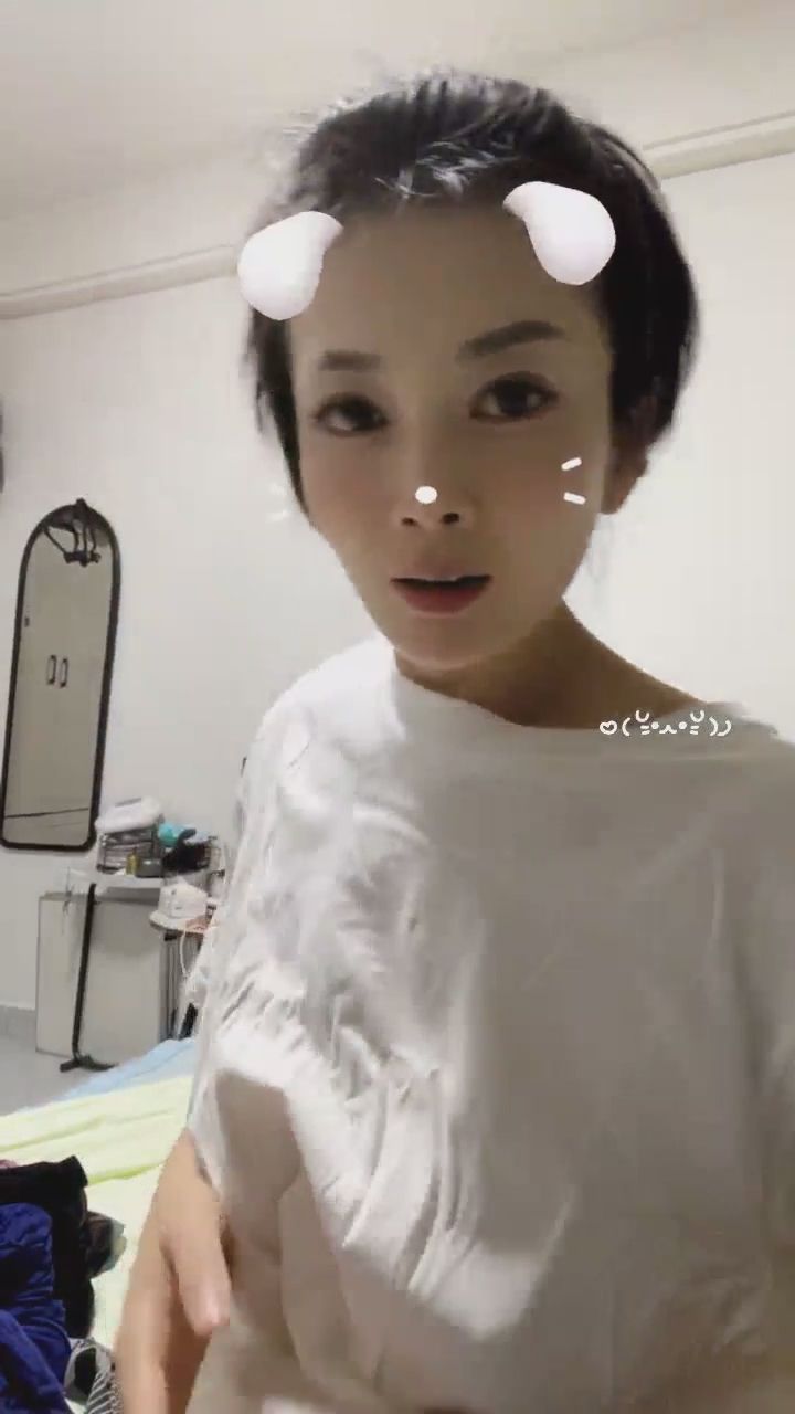  : 摺衣服摺到一半... 這種居家驚喜你接得住嗎？😏 #居家福利 #反差誘惑 #大膽展示