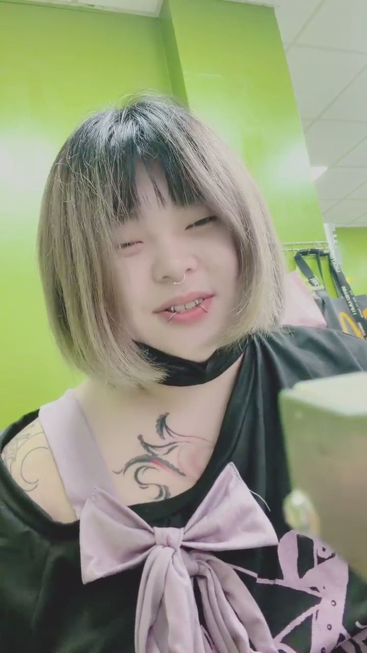  : 停不下來的魔性笑聲！今天也要開心度過喔～😂💕 #大笑 #高能量 #日常