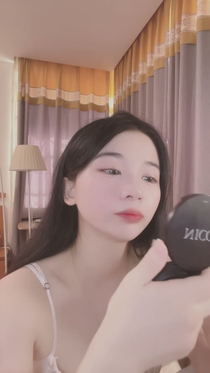  : 居家日常的精緻時刻💄～陪我一起化妝準備吧！ #居家 #日常 #化妝 #女神