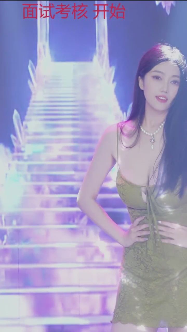 aoa888 : 綠色蕾絲女神的熱力舞蹈，最後的飛吻你接住了嗎？😍 #女神 #熱舞 #性感互動