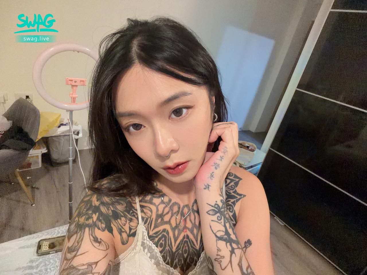 colavsvs : Babe 煩死了剛剛手殘含淚大放送 😭