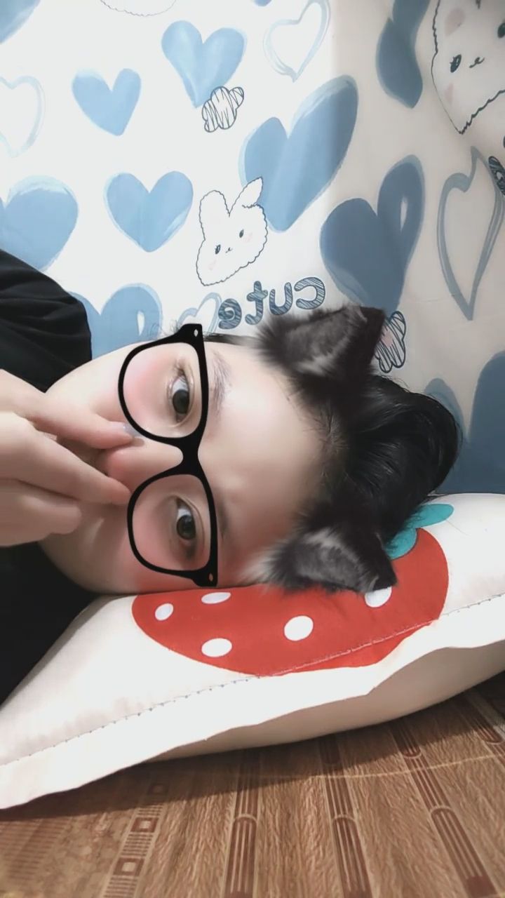  : 近距離的親密接觸，今晚陪我一起入睡嗎？🥺💖 #枕邊語 #親密時刻 #女友感 #心動