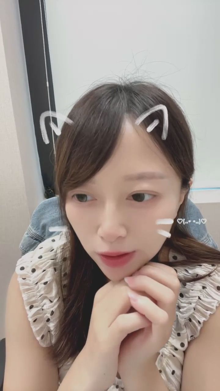  : 就這樣近近地看著你，不准移開視線喔～✨ #近距離 #眼神交流 #甜美主播