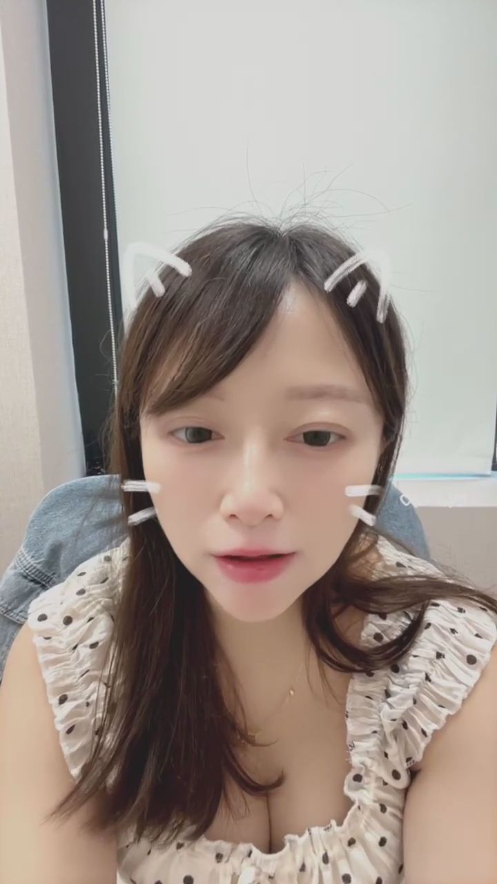  : 今天的心情特別好！快來陪我聊聊天吧🥰 #元氣滿滿 #聊天 #日常分享