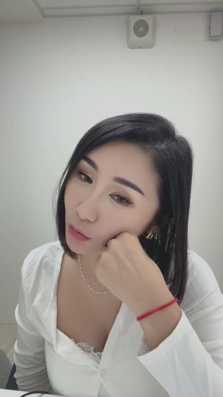 tracy2755 : 從放電眼神到燦爛笑容，這個瞬間你心動了嗎？😍 #甜美 #心動瞬間 #高顏值