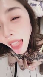colavsvs : Babe這種眼神加上小動作,真的太犯規了!🖤🔥 #極致誘惑 #刺青辣妹 #性感日常