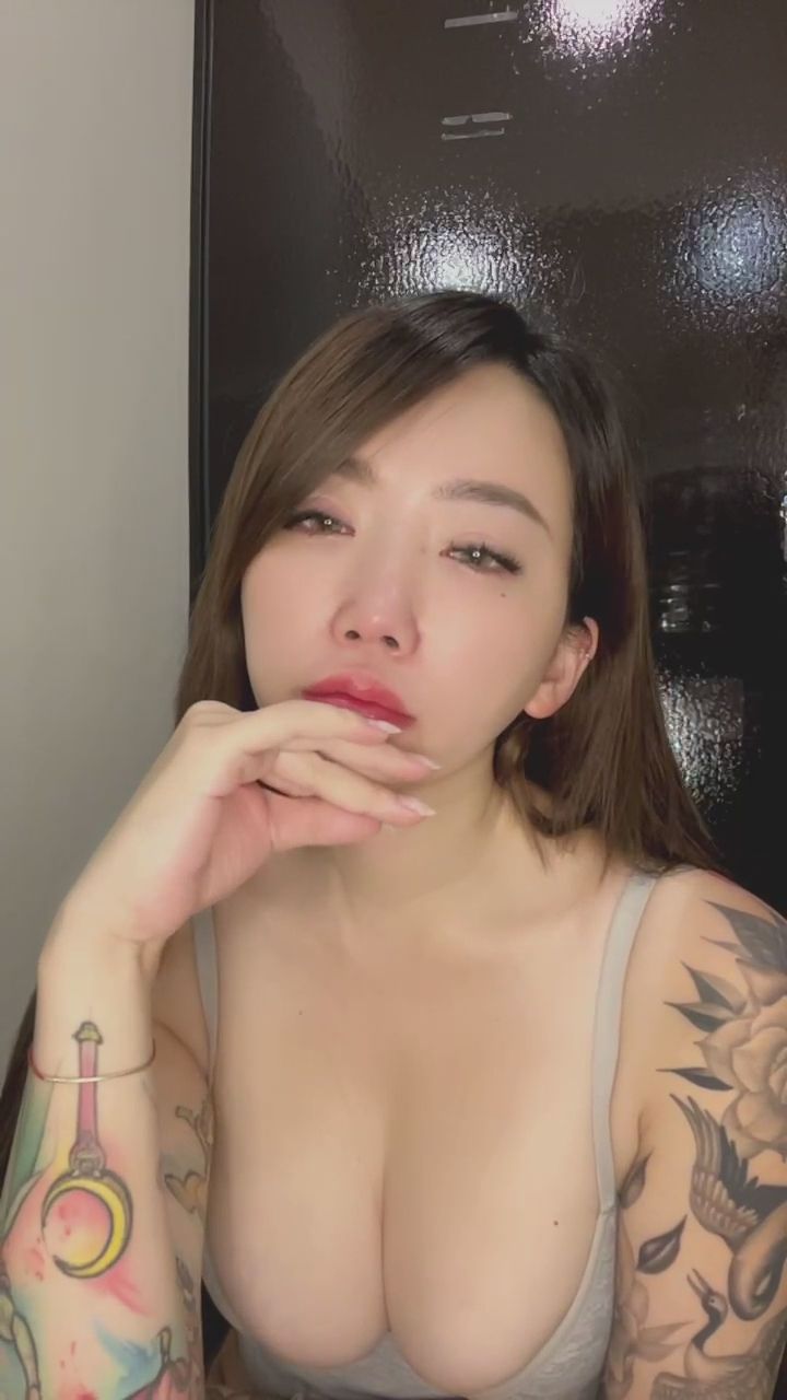  : 深情對視後的驚喜解鎖，看到最後絕對值得！👀🔥 #深情對視 #福利放送 #性感解鎖