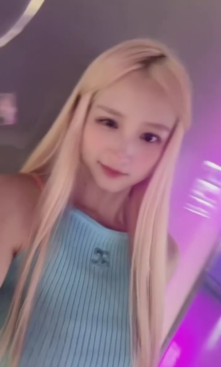 tofu__ : 來報備這週的行程啦 📢💗
想我的記得自己看好時間!
8/25|20:00
8/26|20:30
8/27|20:30
8/28|20:00
8/29|20:30
8/30|休息 💤
8/31|19:00
Babe哪天要來陪我呀 👀
不准每次都偷偷路過不說話!