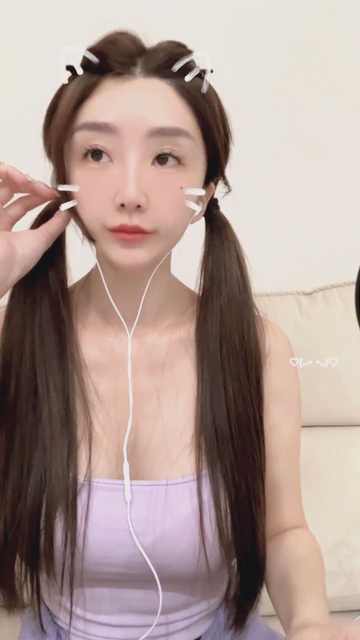 monster0808 : 戴上貓耳的專屬互動時刻，這個眼神你有接收到嗎？🐱💕 #貓耳娘 #甜美日常 #心動對視