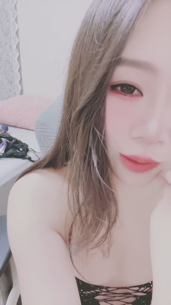  : 溫柔的眼神與甜美的微笑，這一刻眼裡只有你✨ #甜美 #近距離 #陪伴感