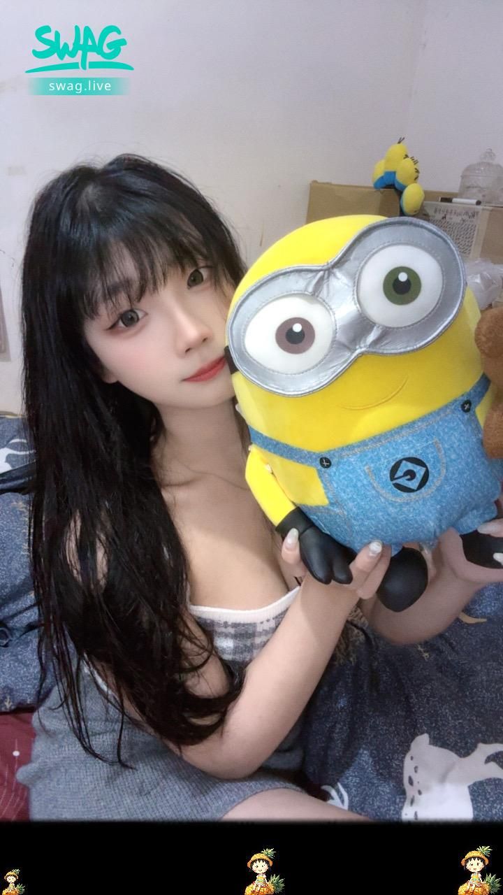fabgruru_0731 : 自戀三連拍 配上我喜歡的小小兵💖
8/27-8/30 四天
晚上22-24 唱唱歌陪你聊天💬