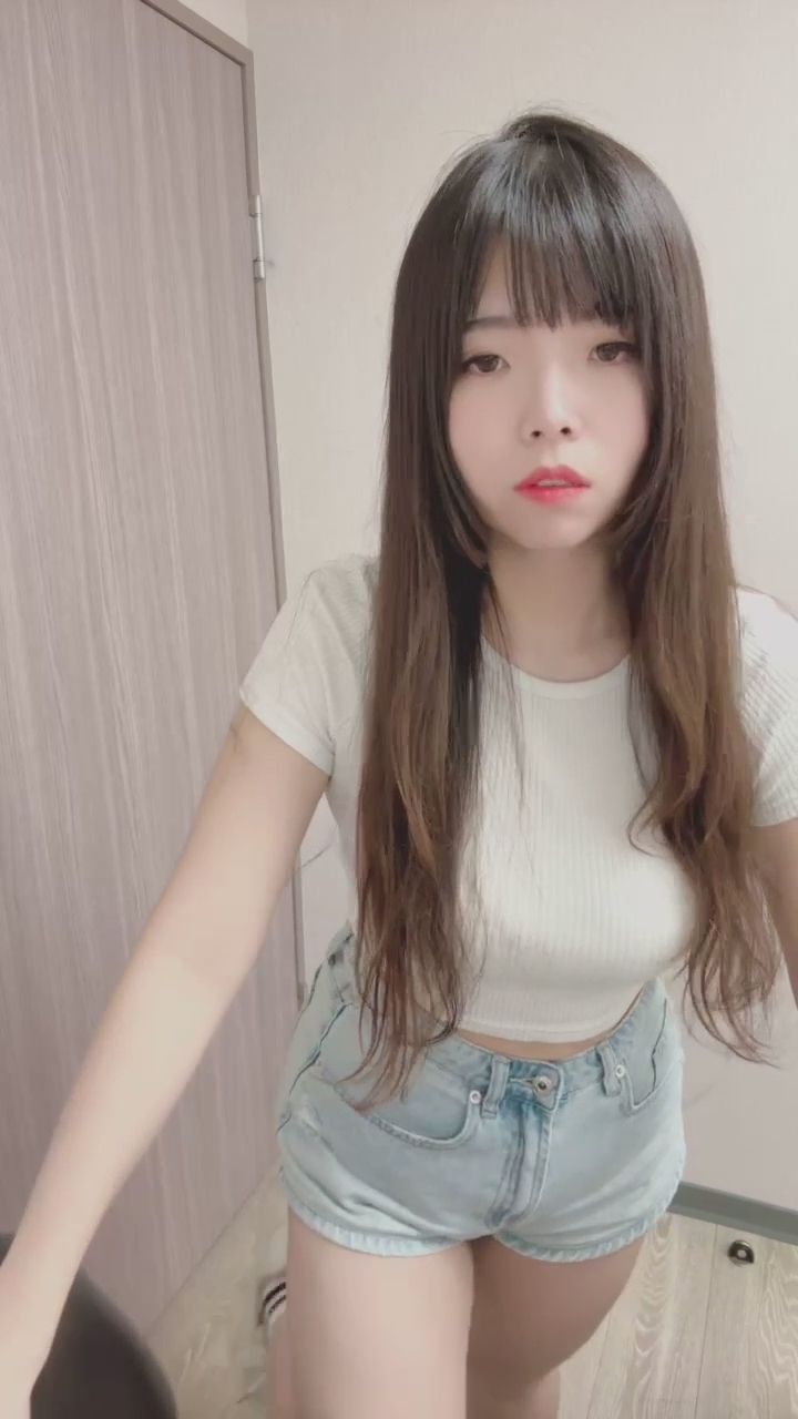 glory1120 : 捕捉到滿滿的心動瞬間！這樣看著你，心動了嗎？💖 #甜美 #近距離 #心動