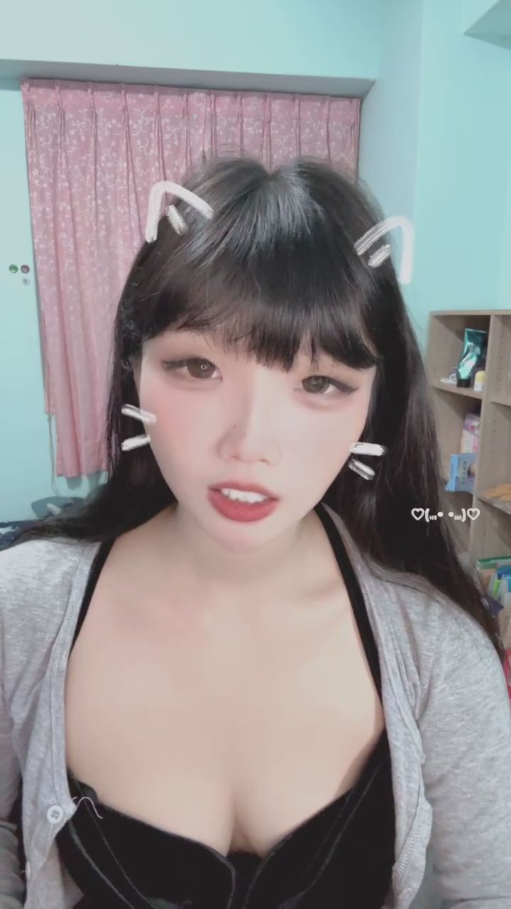 fabgruru_0731 : 撩髮的瞬間加上這個Wink,是不是偷偷把你的心帶走了?😉✨ #撩髮 #Wink #心動挑戰