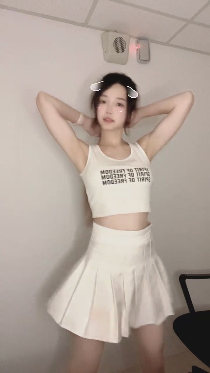 5423qt : 想看我跳舞嗎？這段白色短裙的律動只為你準備！💃✨ #熱舞 #百褶裙 #性感穿搭