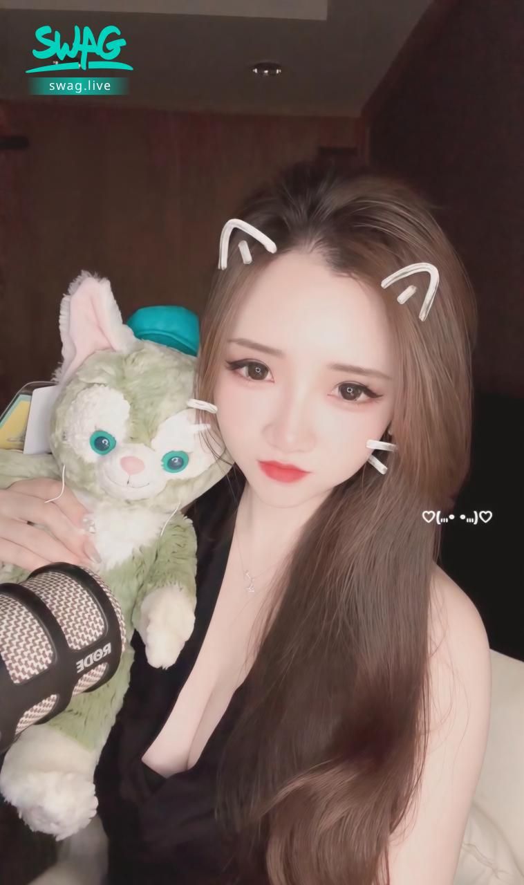 itsvina : 今天有隻小貓咪想你啦🐾 戴上貓耳濾鏡瞬間變身 喵~直播的精選照片在這兒了,錯過的趕緊補一下進度吧💖