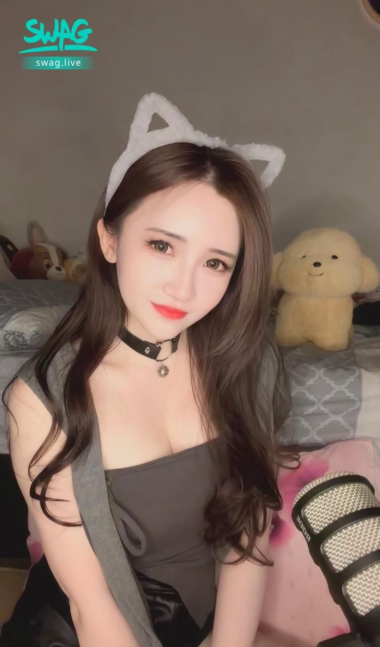 itsvina : 你的小可愛已上線,請注意查收 🐱✨
今天的天空是藍色的💙心情是粉紅色的💖
#日常分享 #甜美穿搭 #治癒系
