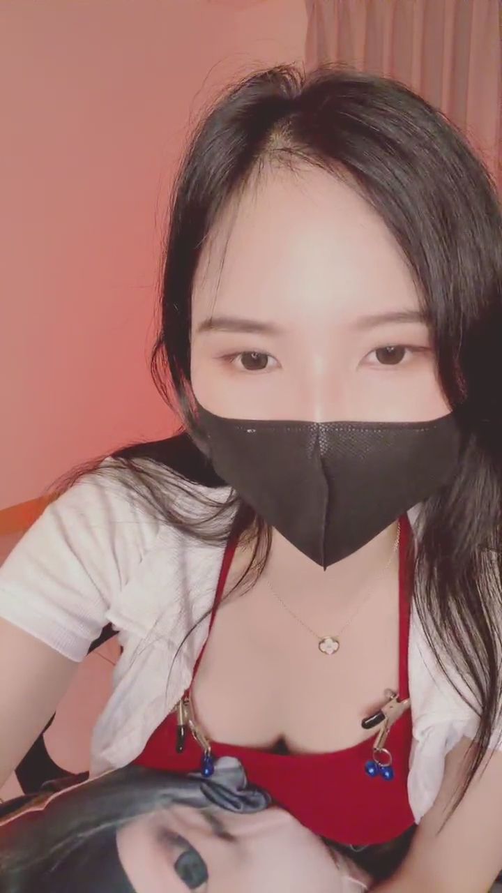  : 粉紅濾鏡下的貓爪攻擊！這對小貓爪有抓進你的心嗎？🐾💖 #貓爪 #賣萌 #互動