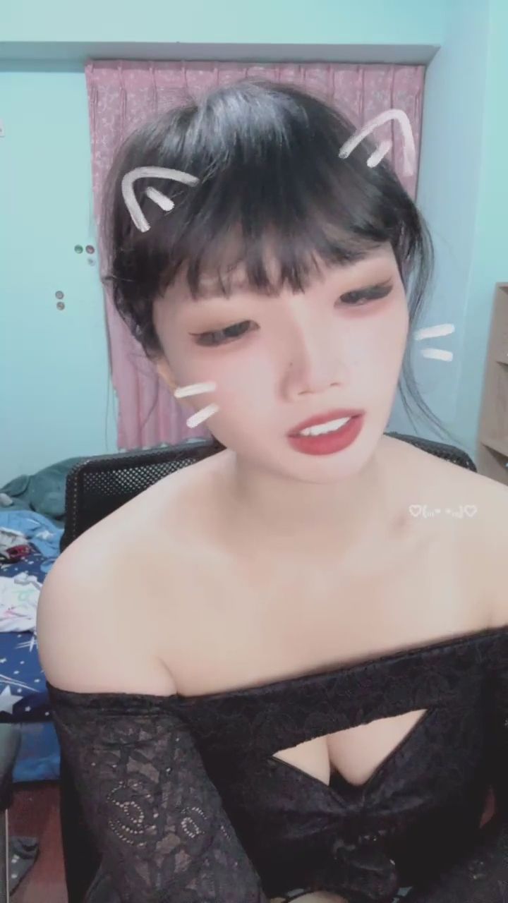 fabgruru_0731 : 黑色蕾絲的穿搭小細節,最後的眨眼你有接收到嗎?😉✨#不愛就不愛 #穿搭日常 #蕾絲 #眨眼