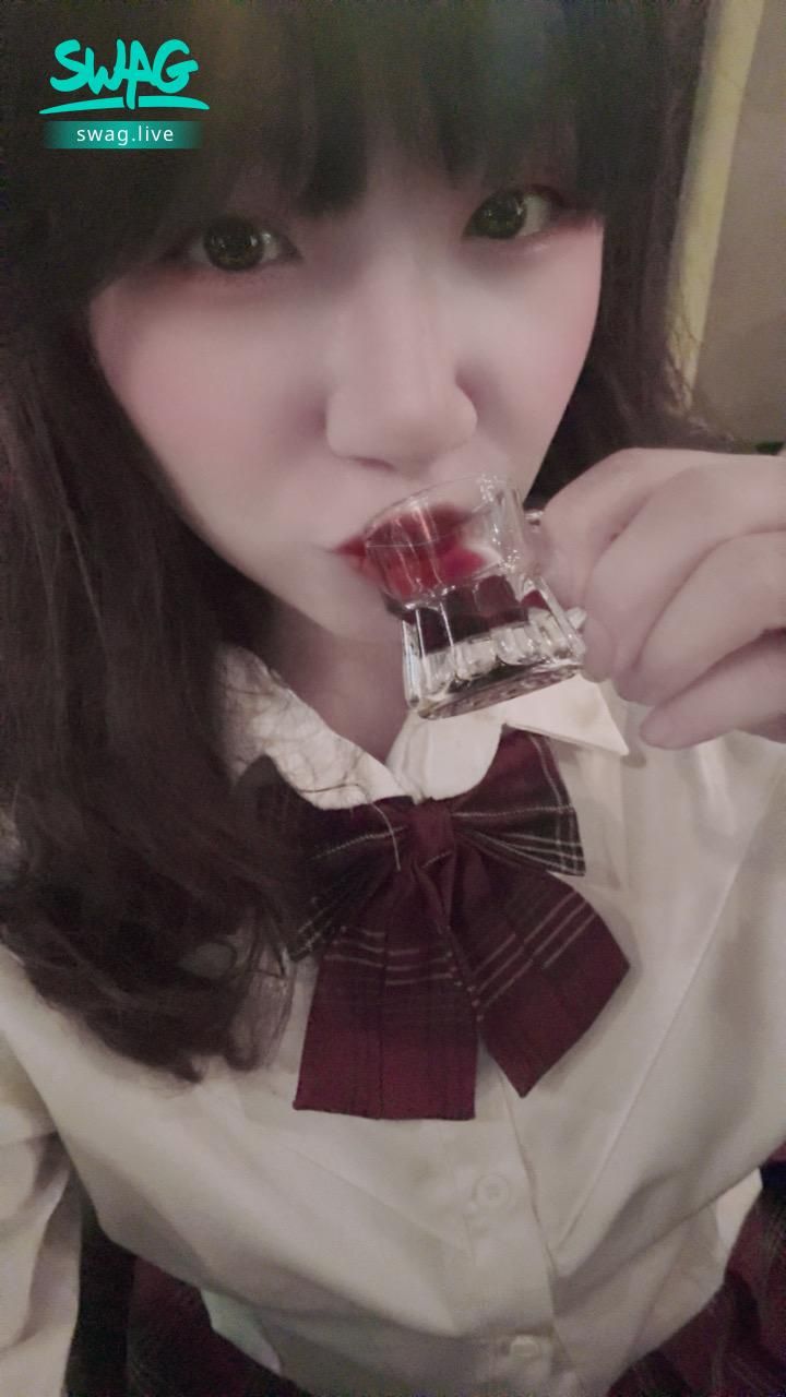  : Babe不知道為什麼🧐
最近一直被刪我的限動🙄
今天因為澄曦加班😭
處理校外打工的工作💼
