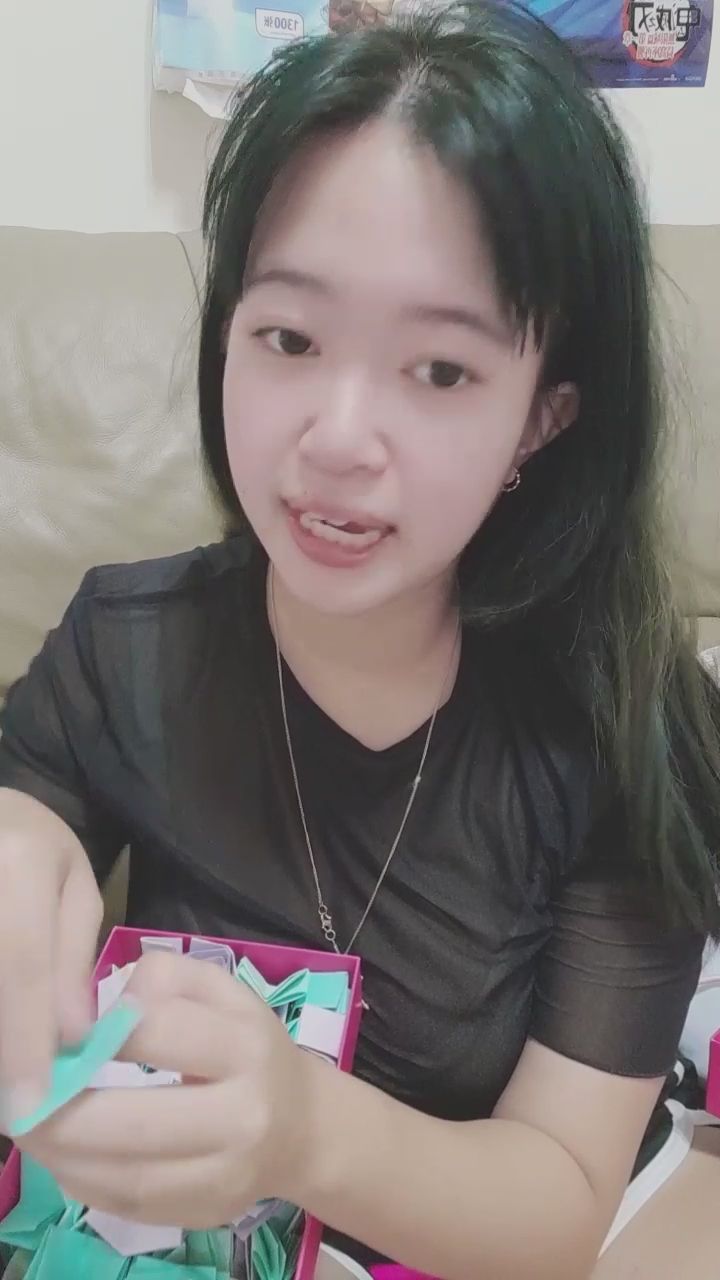 yoda0_02 : 猜猜這張秘密紙條寫了什麼？打開粉紅驚喜盒的瞬間太期待啦！🎁✨ #開箱 #驚喜 #互動
