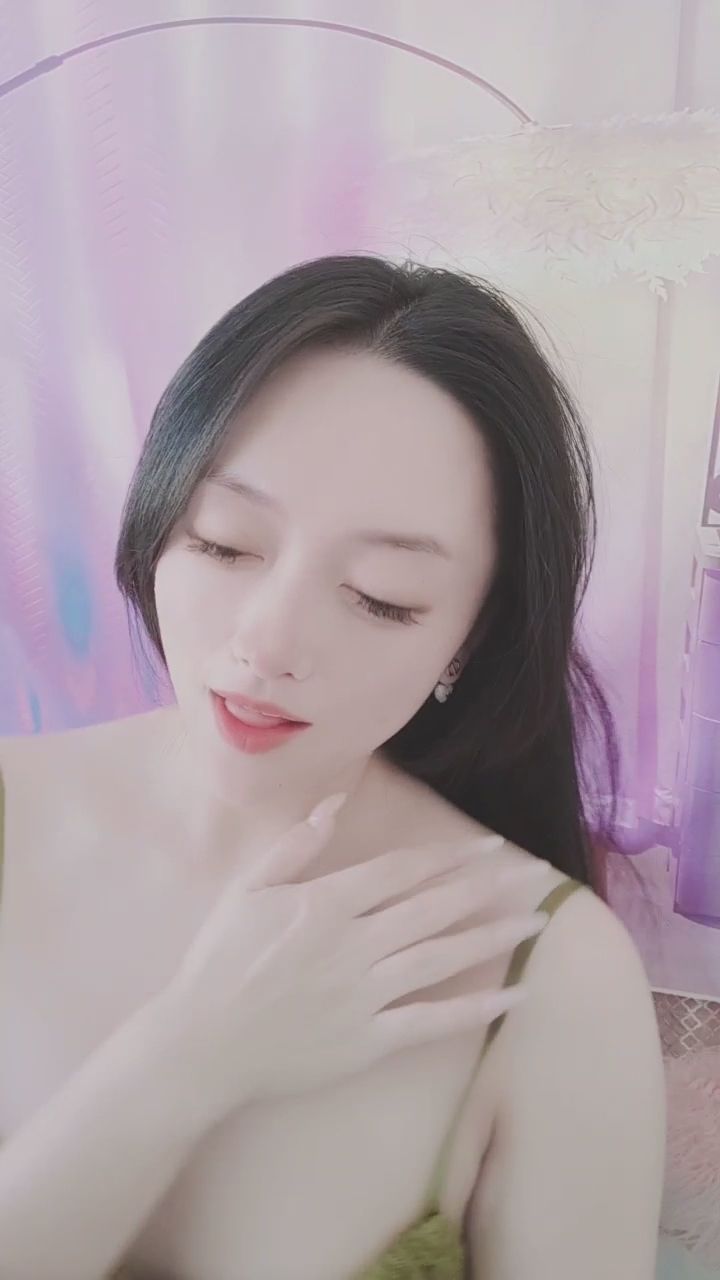 ess4011 : 被這溫柔的眼神鎖定了嗎？🥺✨ #眼神交流 #甜美 #心動瞬間 #微表情