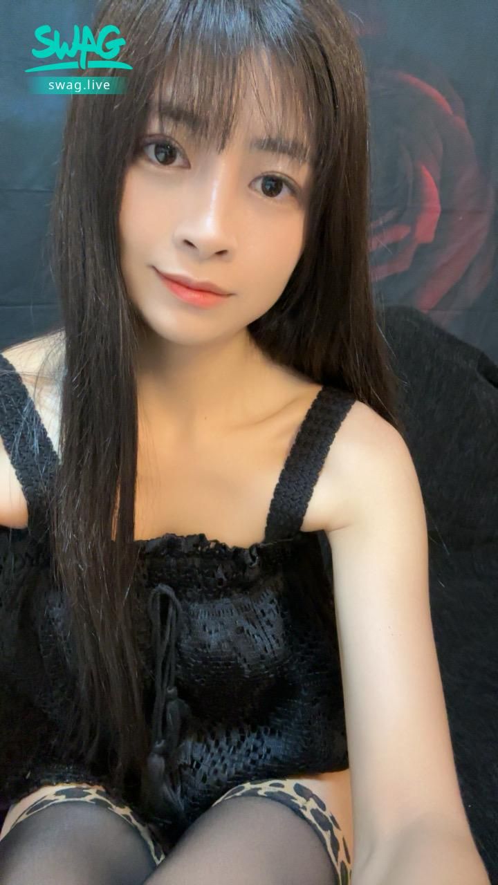 yiyiya520 : 勇敢小姐当不勇敢的时候会想喝杯🍷