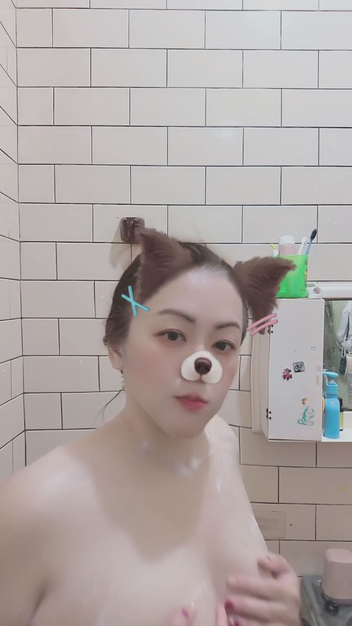  : 滿身泡泡的性感誘惑，忍不住想跟著一起洗 🛁✨ #洗澡 #泡泡浴 #性感 #誘惑