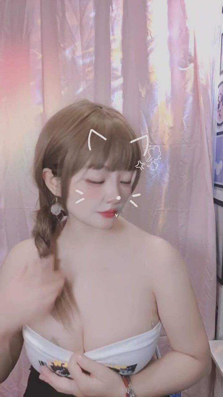 ane8565 : 整理一下衣服和長髮,隨時保持完美狀態✨ #日常打理 #可愛互動 #平口上衣