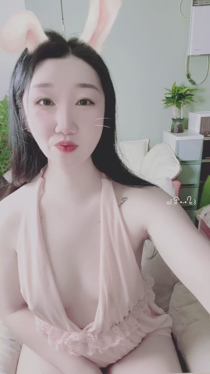  : 這件睡衣好看嗎？粉色誘惑💖 #性感睡衣 #居家 #微性感
