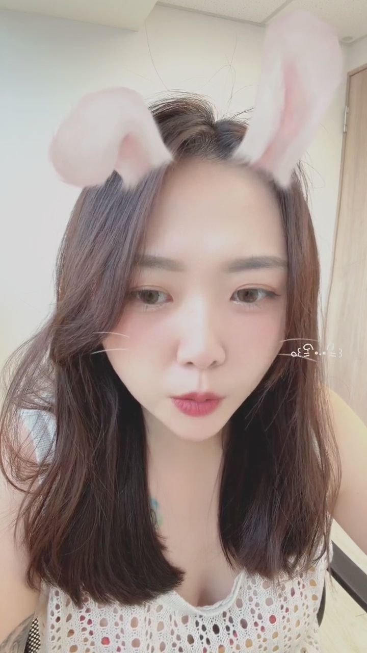 finedigger8857 : 從甜笑到開懷大笑，這個笑容有沒有讓你心動？🐰💖 #甜美 #笑容 #兔耳娘