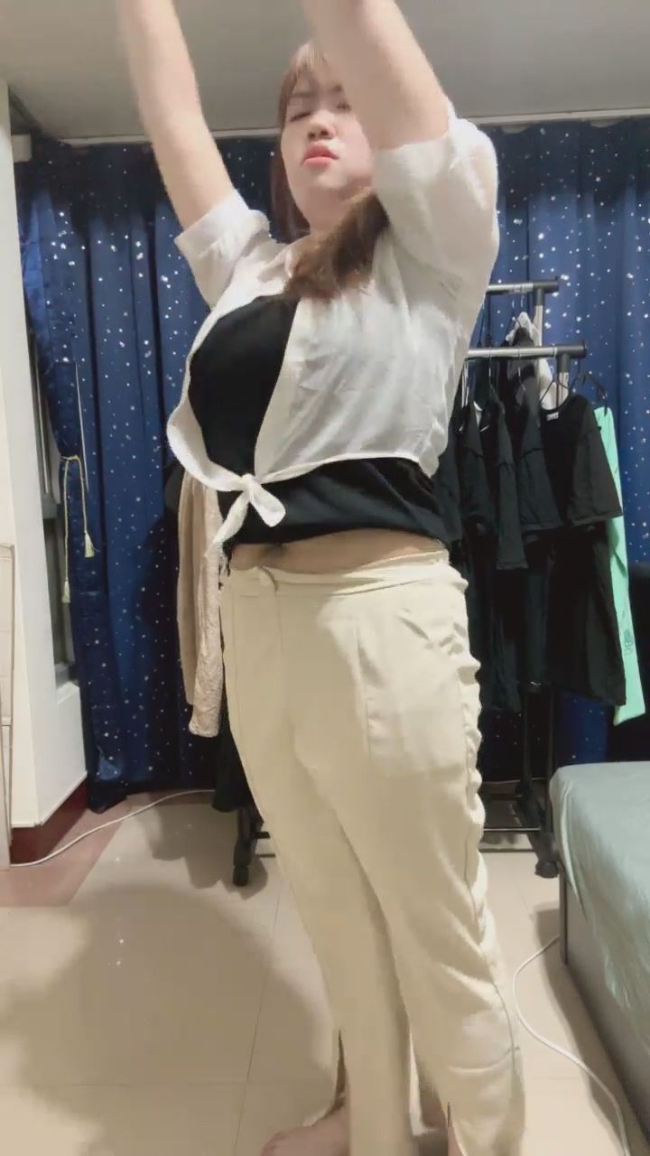  : 充滿活力的動感時刻，跟著節奏一起動起來！💃✨ #熱舞 #自信 #穿搭展示