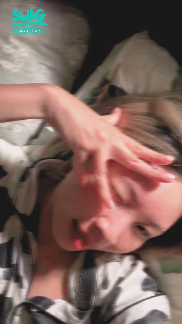  : _今晚有人要一一嗎？沒有的話我們公開播間❤️