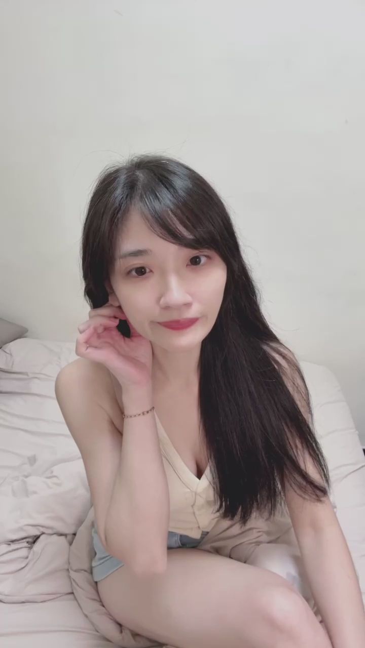 hani2416 : 為你綁起頭髮的樣子，喜歡嗎？🥰 #長髮控 #女友感
