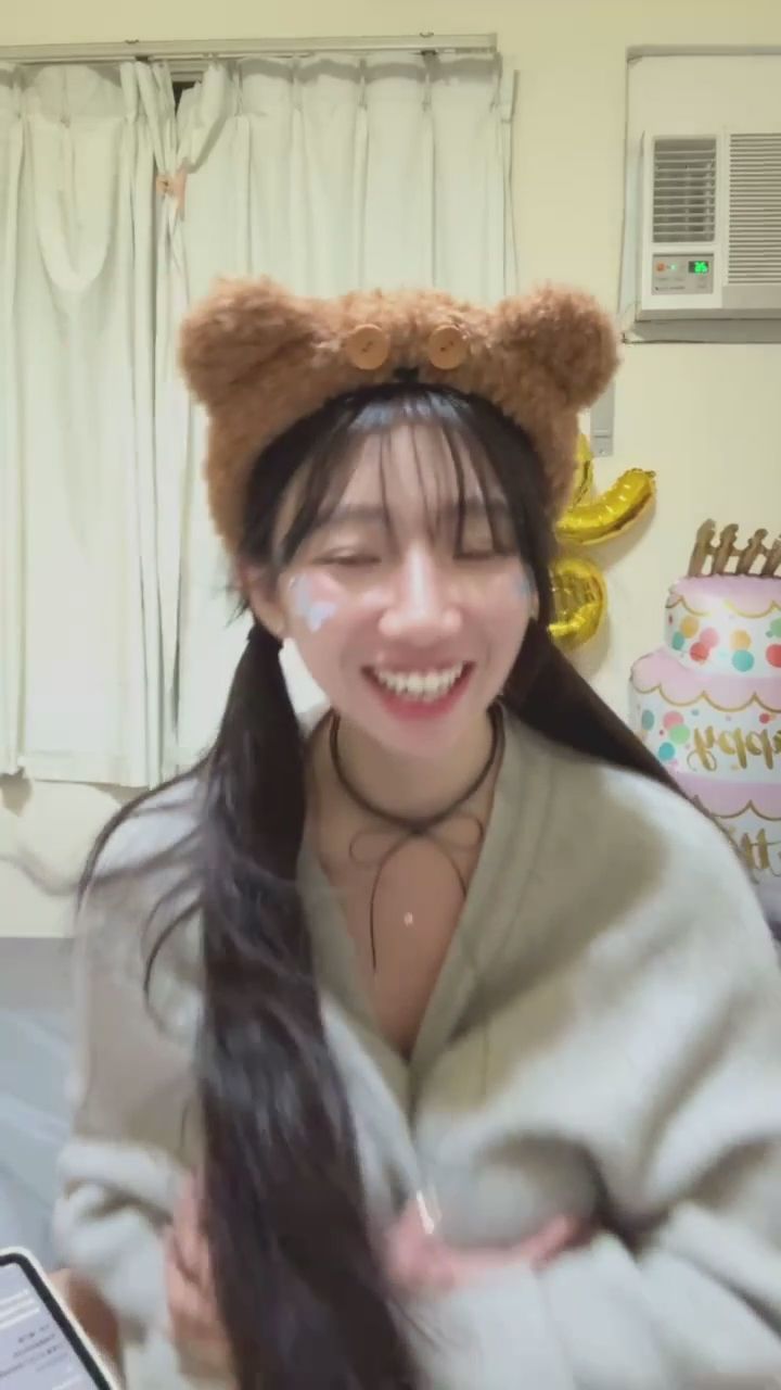  : 用我的I奶🥛跟大家打招呼🙋！這畫面太逗趣了吧😂✨