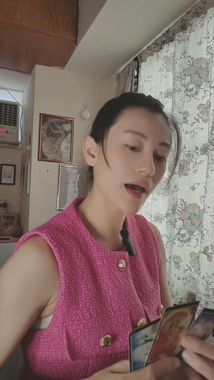  : 命運的塔羅牌陣隱藏著什麼驚喜？跟著我的指引一起揭曉 🔮✨ #塔羅占卜 #神秘指引 #自信魅力
