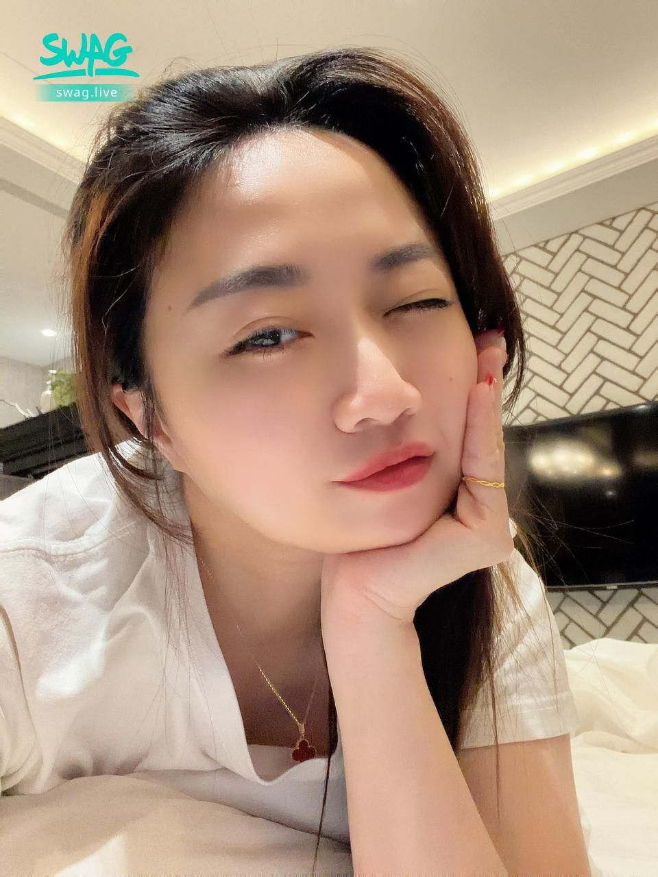 dorisvsvs : Babe剛睡醒🫣🫣🫣