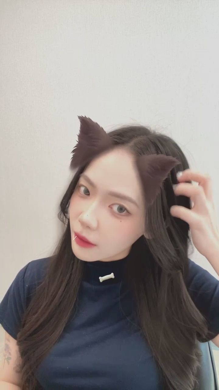  : 誰能拒絕這對可愛的貓耳？🐱💖 #貓系女孩 #俏皮 #電眼