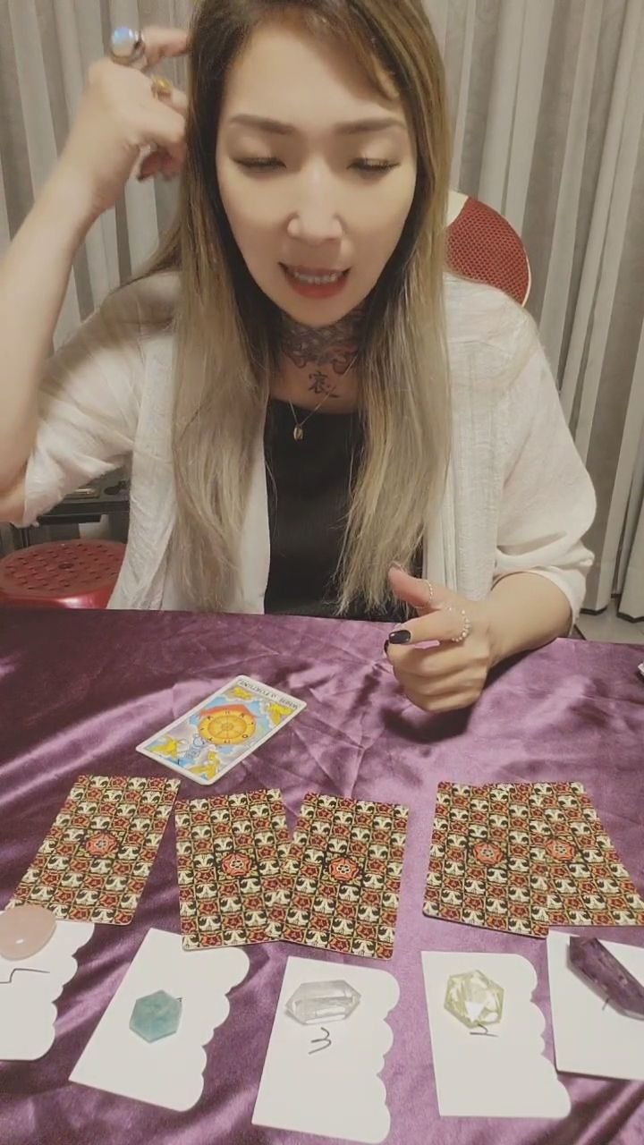  : 跟著我的節奏，感受這股強大的內在能量！🔥🔮 #塔羅解密 #能量釋放 #靈性指引