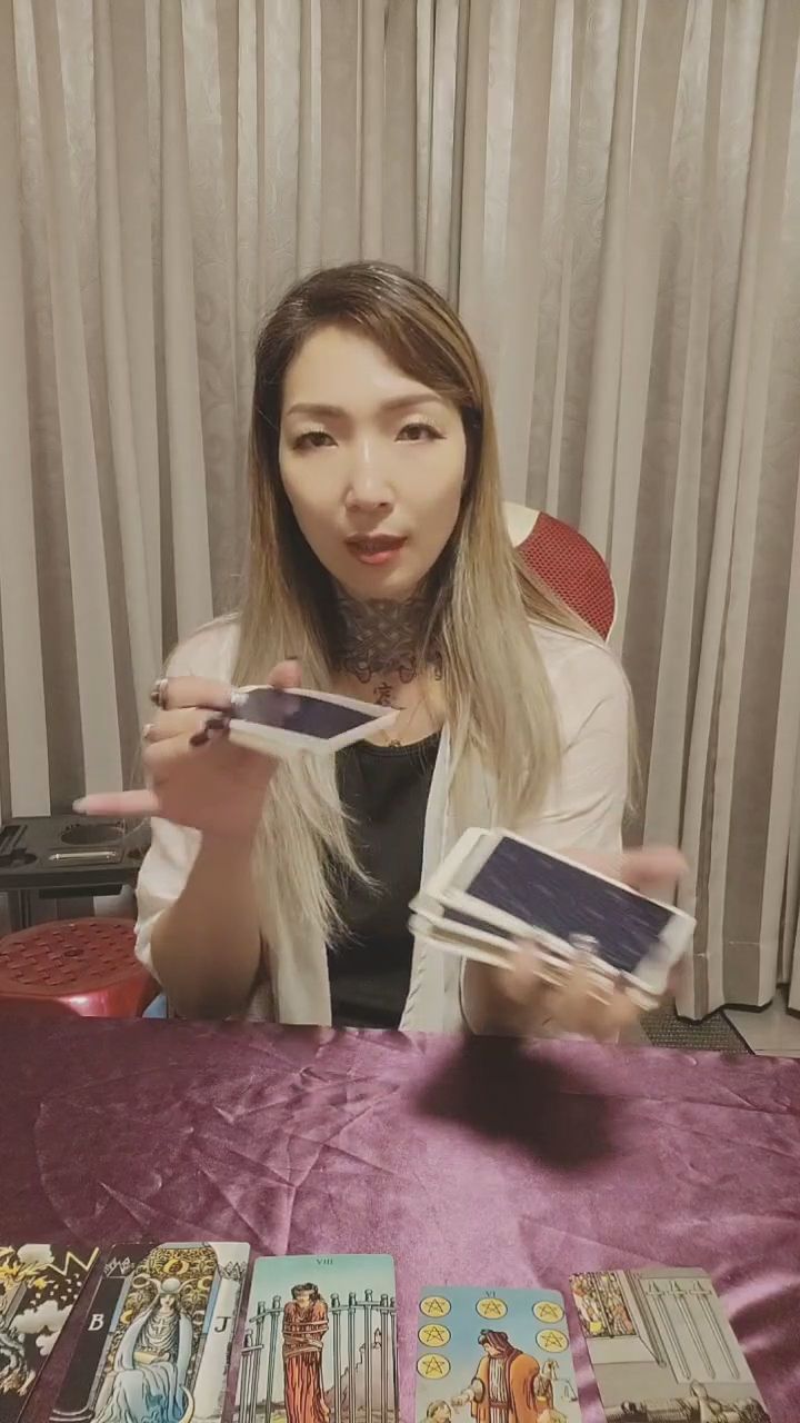  : 完美的洗牌與展開，給你極致的視覺享受 🔮✨ #塔羅牌 #療癒 #沉浸式體驗