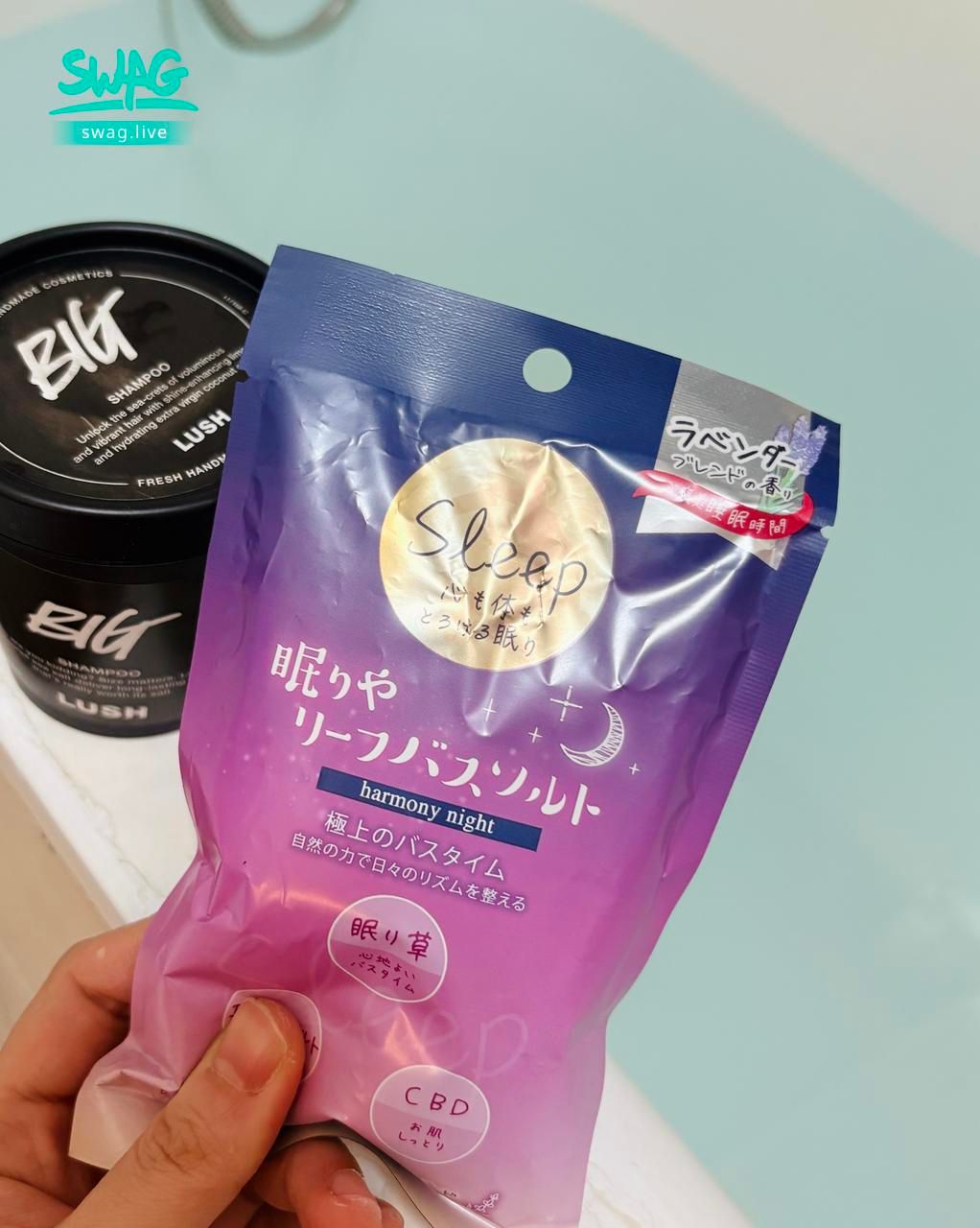 bershuka : 真的好久沒有泡澡了!這是在日本買的薰衣草放鬆助眠泡澡海鹽,這份量真的是很有誠意,灑下去之後,大部分會融化,很舒服的味道,小部分沒有融化的,剛好拿來做腳底去角質!😌