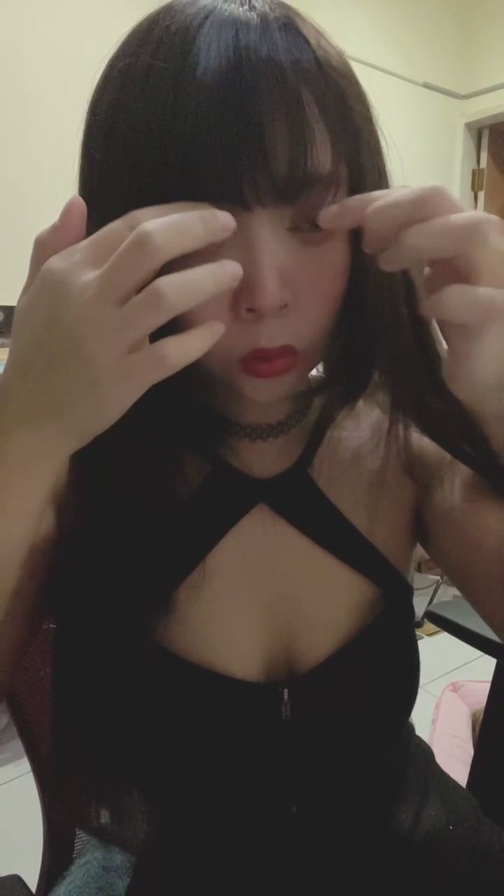 cherry0323 : 整理完妝髮,給你一個專屬飛吻 😘 昨天出門前的小影片
#專屬飛吻 #甜美互動 #直播精華