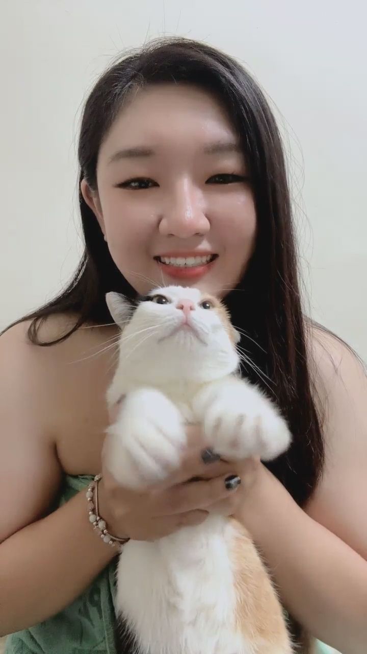  : 想當這隻幸福的小貓咪嗎？🙋‍♀️🐱 #浴巾 #居家 #萌寵
