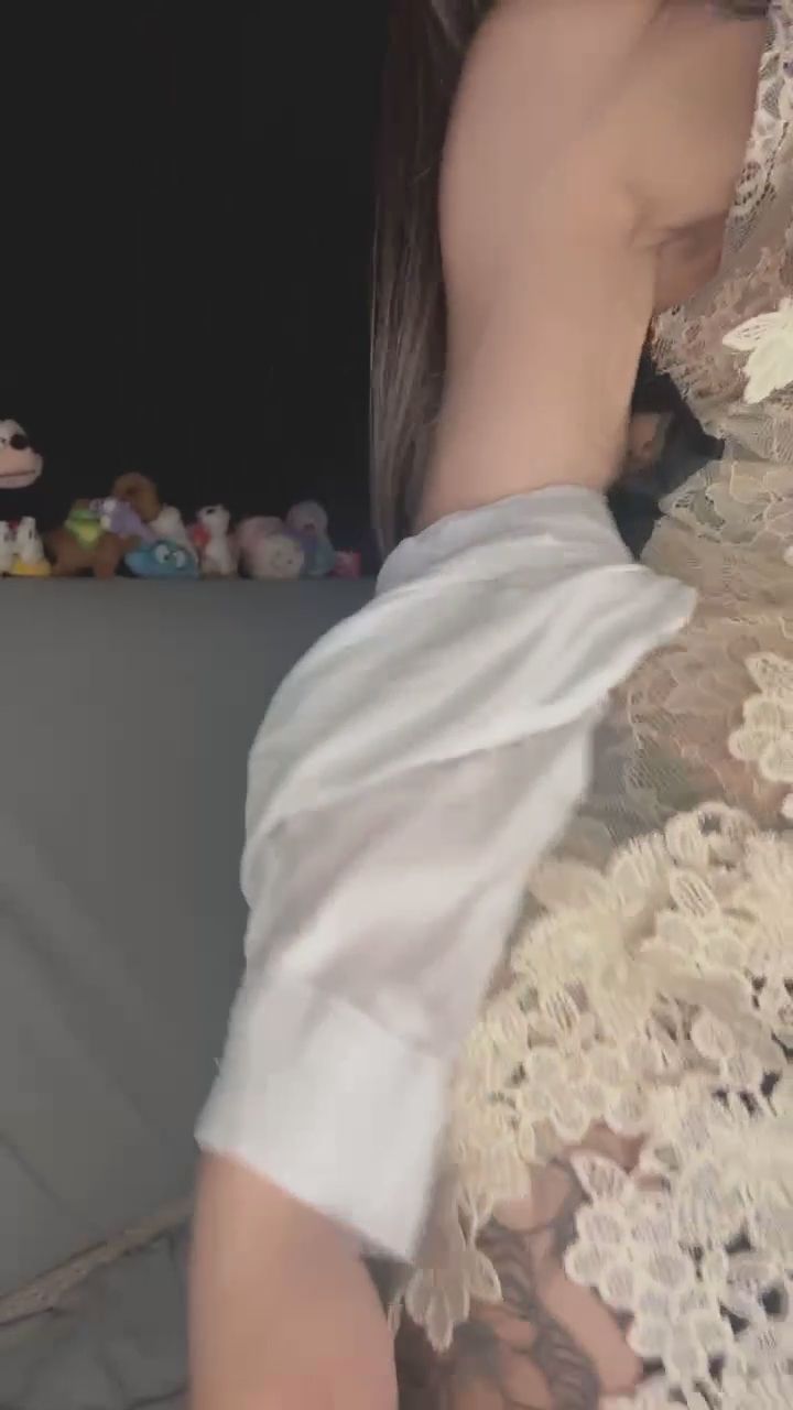 : 黑色蕾絲下的秘密曲線，最後的犯規動作你接得住嗎？😉🔥 #蕾絲 #性感曲線 #挑逗