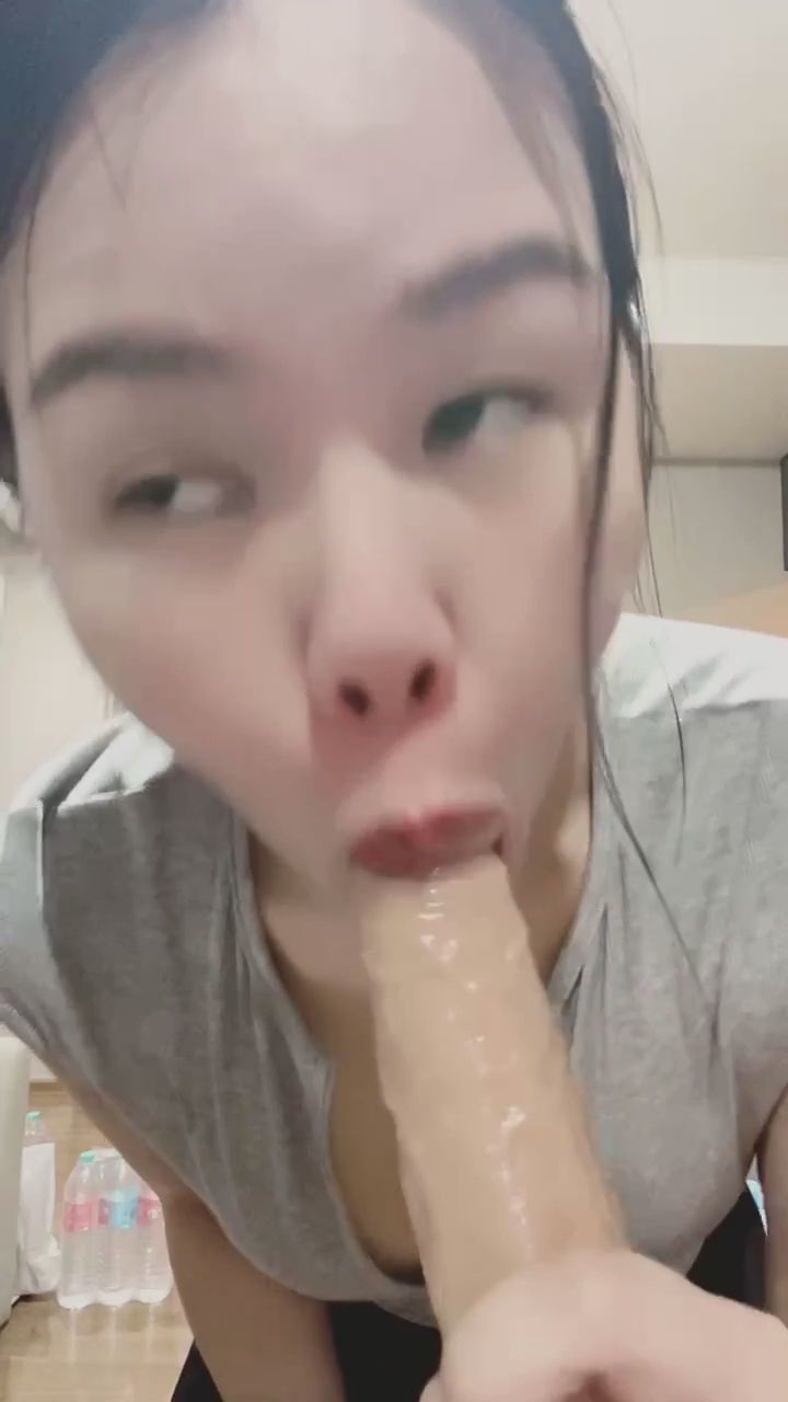 minjeebabe : 深喉吞嚥全紀錄！看她如何用眼神和嘴巴同時征服你... 💦👄 #深喉 #情趣玩具 #高潮視角