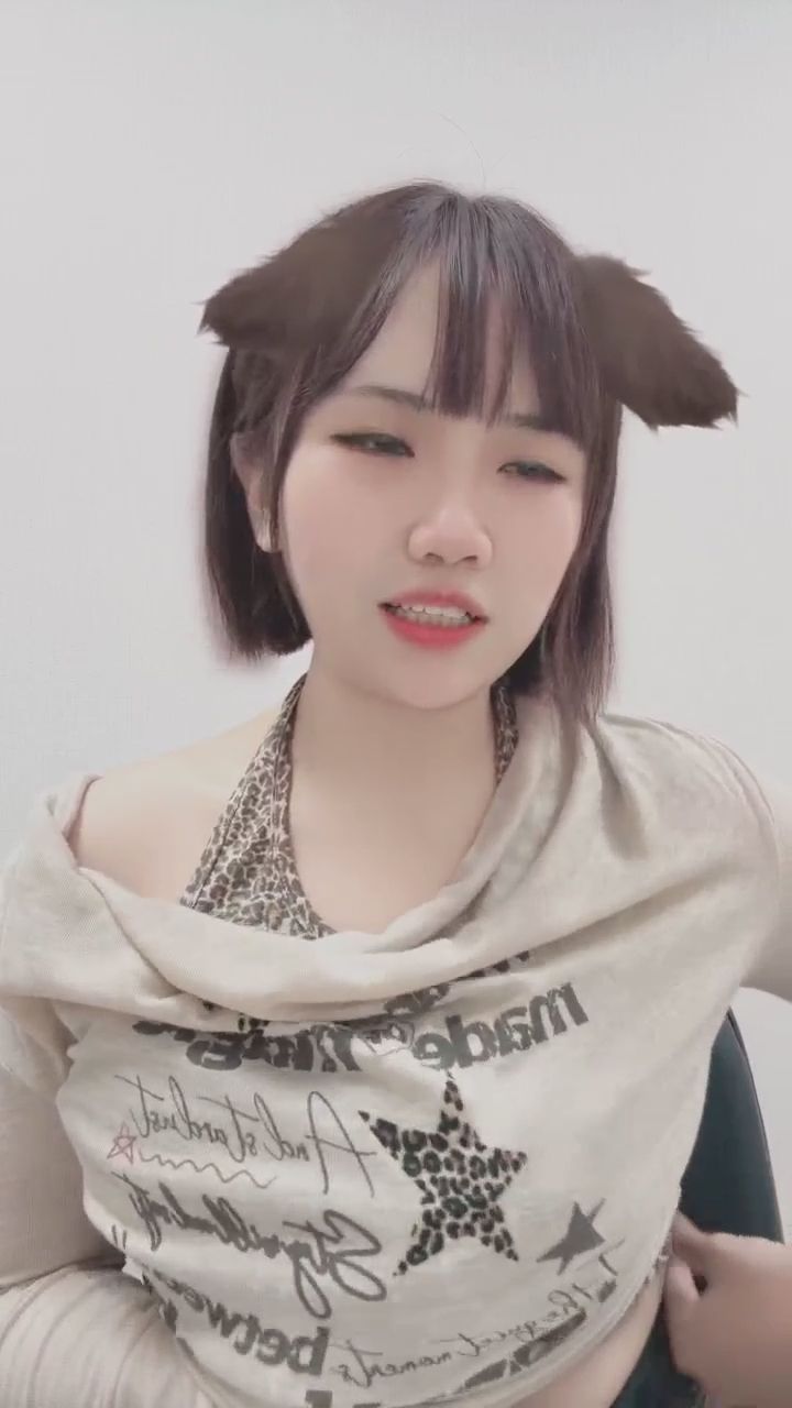 tyuh95029 : 今日份性感🖤衣服底下的驚喜讓你解鎖🔓🐶🔥😈
#反差 #性感內衣 #驚喜 #巨乳