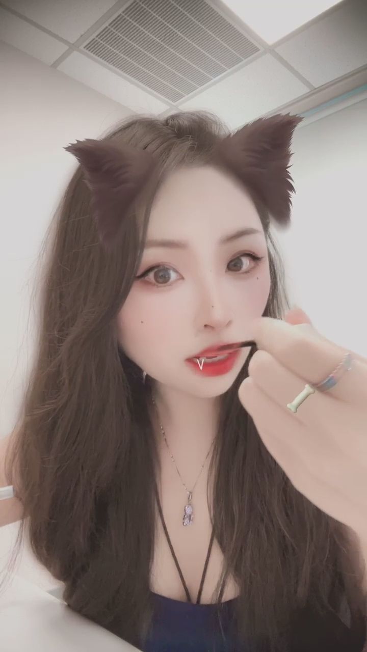  : 最喜歡錄新禮物啦💖Babe 原來猴猴補妝是這樣的，每個細節都要完美💄💋 #美妝 #補妝 #日常分享