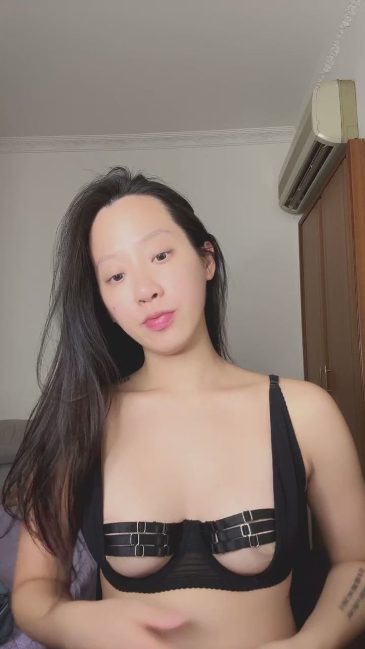 selinamimichen : 原來這設計叫開胸嗎🥵🔥 #性感內衣 #專屬視角 #微熱