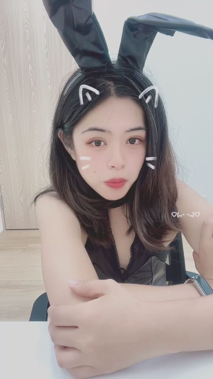  : 吃瓜的兔兔👯‍♀️